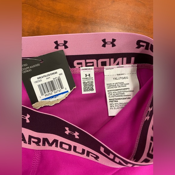 UNDER ARMOUR BUNDLE 💪🏼 🏋️ - Picture 2 of 12